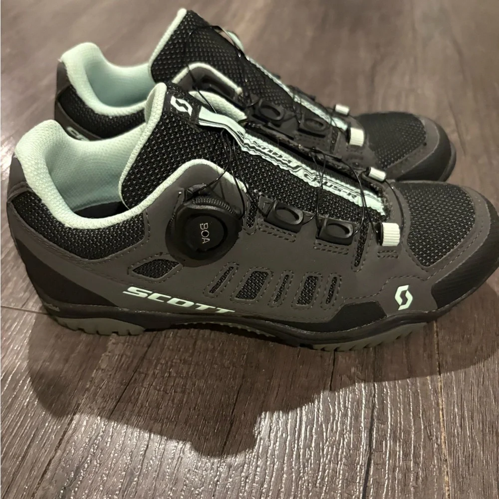 Scott Black and Gray Cycling Shoes with BOA System - Picture 1 of 4
